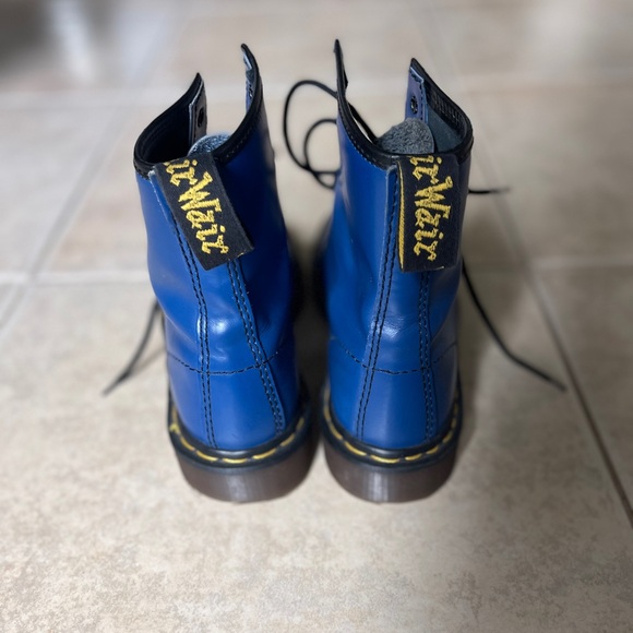 Gently Used 1460 Smooth Leather Lace Up Dr. Martens Airware Boots size 9 - Picture 4 of 9